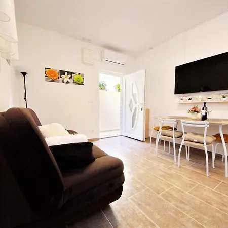 Gabi 3 Apartment