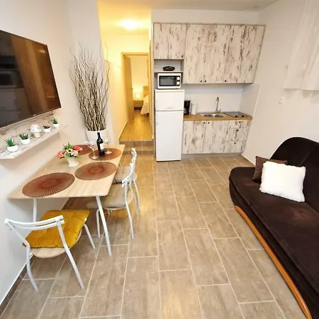 Apartman Gabi 3 *