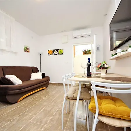 Gabi 3 Apartment